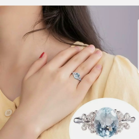 **New silver toned sky blue cubic Zirconia ring - Picture 8 of 12